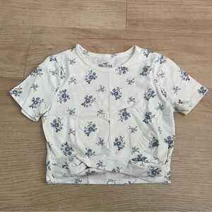 Hollister White and Blue Floral Baby Tee Twist Front